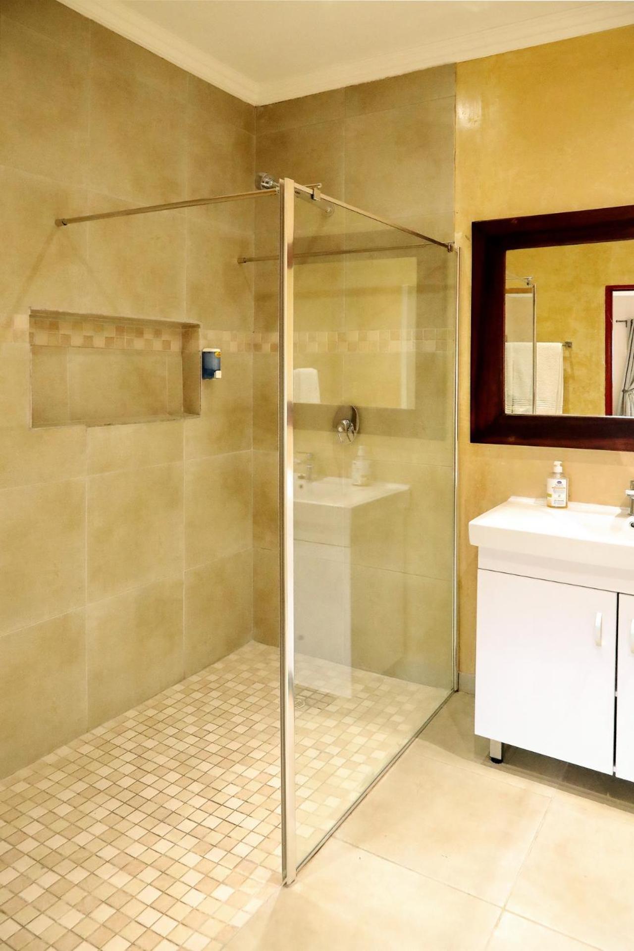 Cest Si Bon Hotel Otjiwarongo Kültér fotó