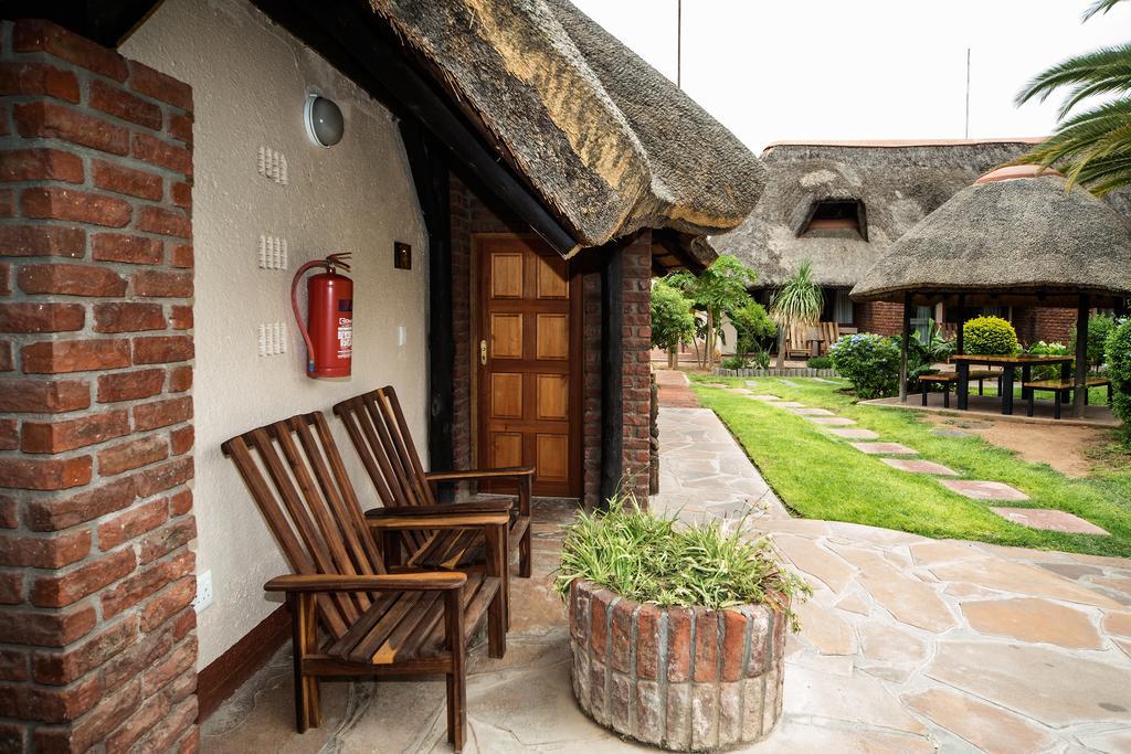 Cest Si Bon Hotel Otjiwarongo Kültér fotó