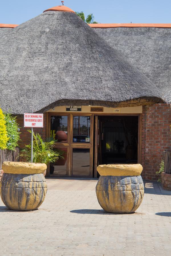 Cest Si Bon Hotel Otjiwarongo Kültér fotó