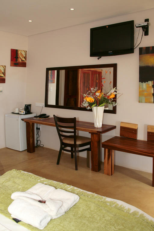 Cest Si Bon Hotel Otjiwarongo Szoba fotó