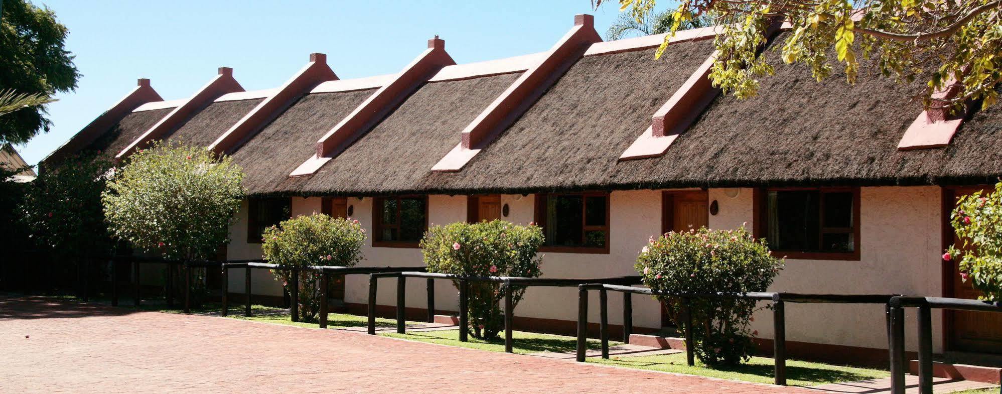 Cest Si Bon Hotel Otjiwarongo Kültér fotó