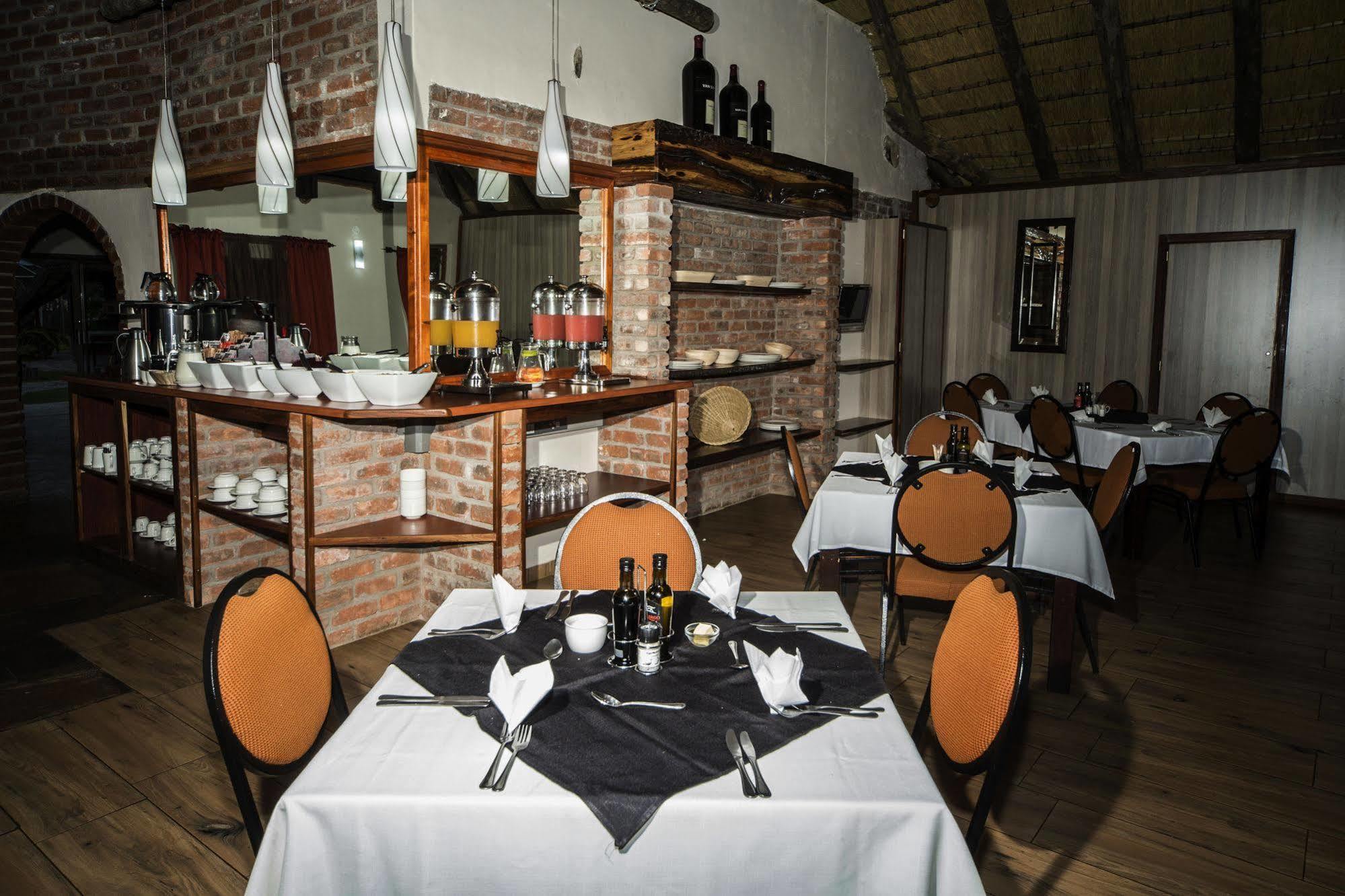 Cest Si Bon Hotel Otjiwarongo Kültér fotó