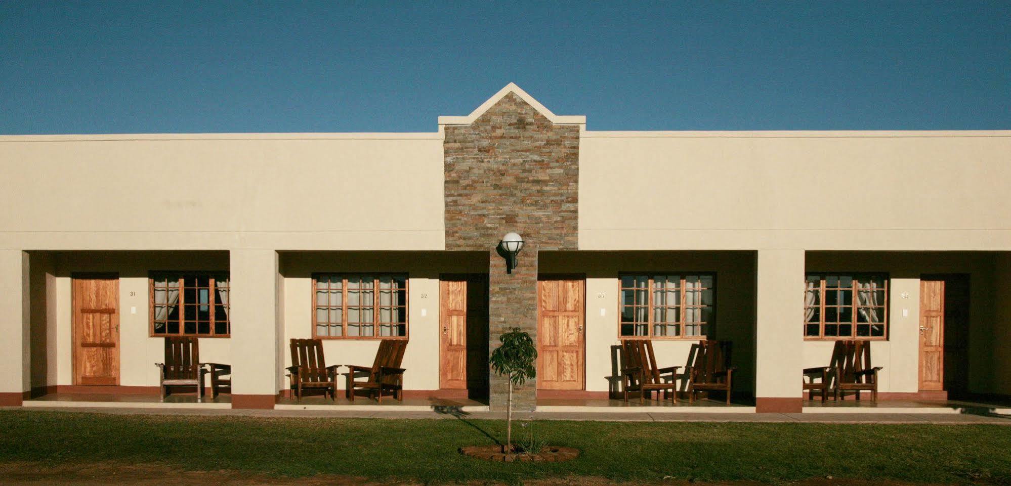 Cest Si Bon Hotel Otjiwarongo Kültér fotó
